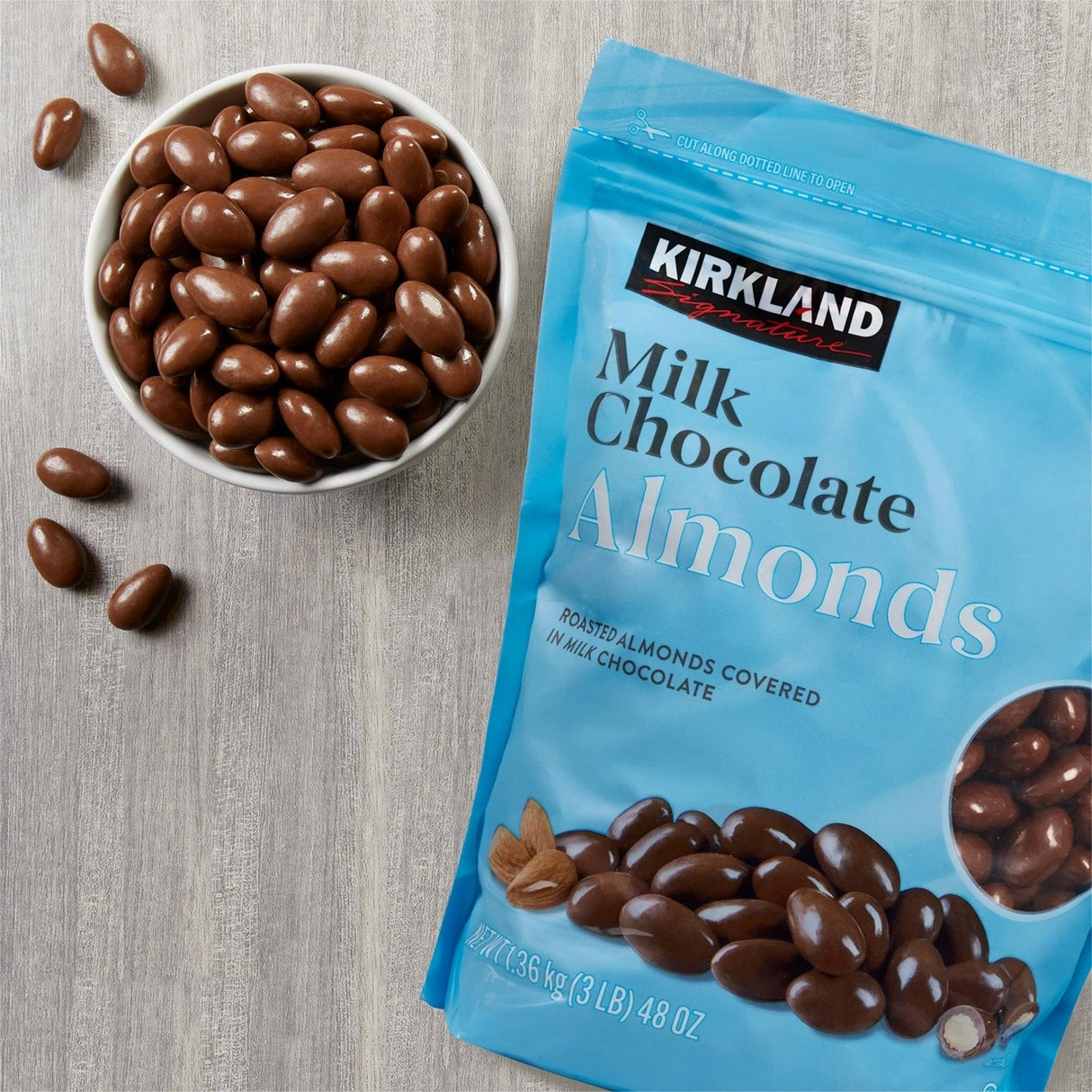 Almendras Bañadas en Chocolate Kirkland 1.36 Kg