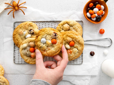 Galletas de Halloween con M&M’s: dulces, coloridas y fáciles de hacer