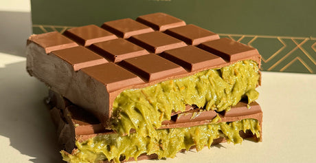 Barra de chocolate relleno de crema crujiente de pistacho