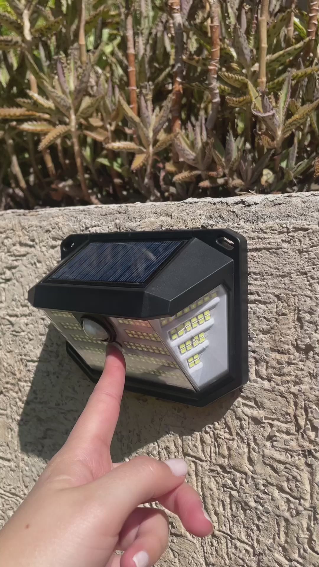 Foco Solar de Muro con Sensor Oris 1 un