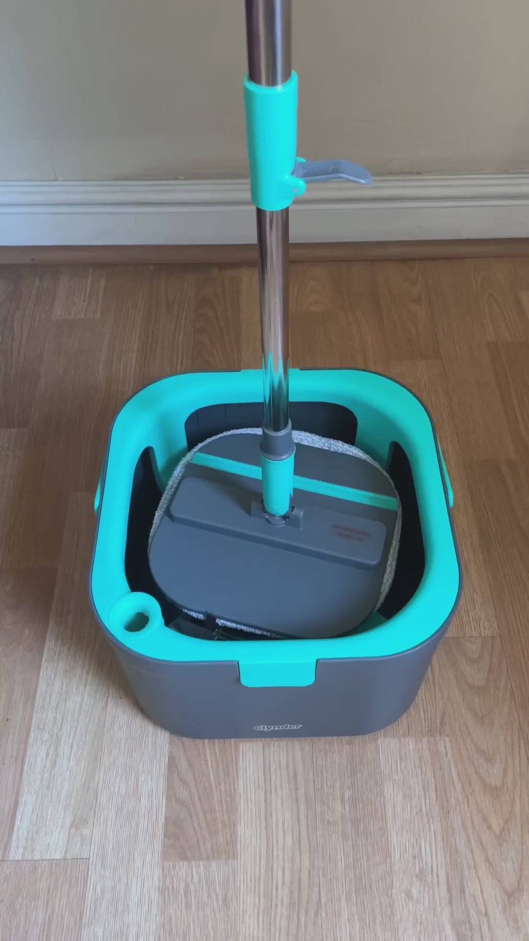 Set Mopa Cuadrada Spin Gris Oscura con Repuesto Clynder 1 un